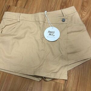 NWT, Princess Polly beige shorts. Size 12